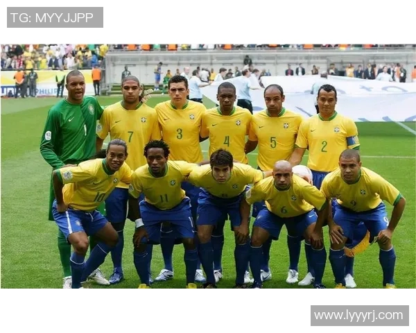 全球瞩目的足球巨星背后的故事与成就揭秘